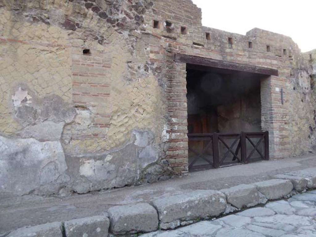 Decumanus Inferiore, Herculaneum. September 2015. South side of roadway, with entrance to IV.14, on right. Photo courtesy of Michael Binns.